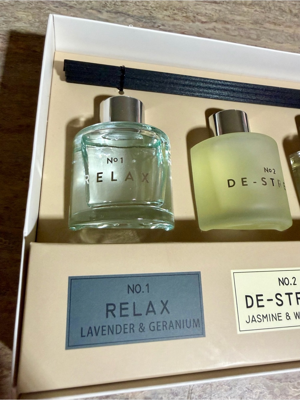3-Scent Reed Diffuser Set with Reeds - Picture 8 of 16